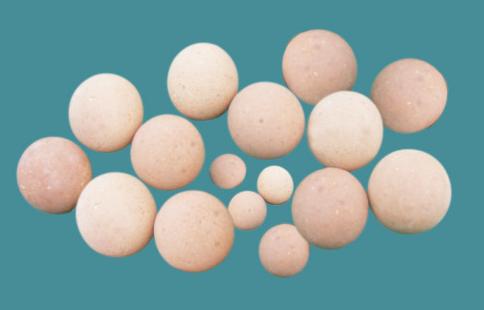 Refractory ceramic balls